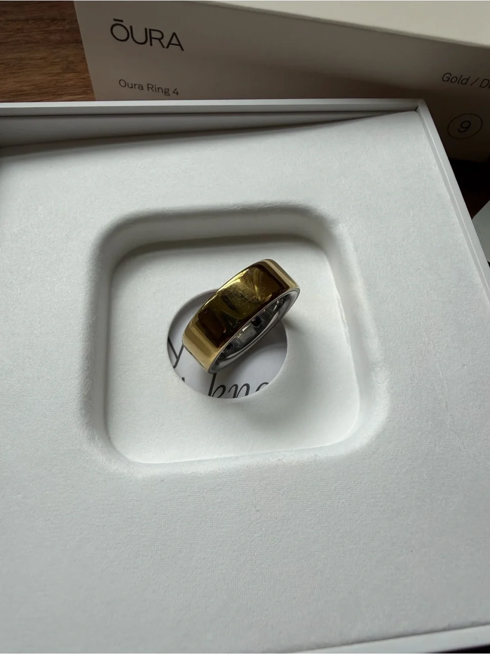 Oura Ring 4 Gold with Charger